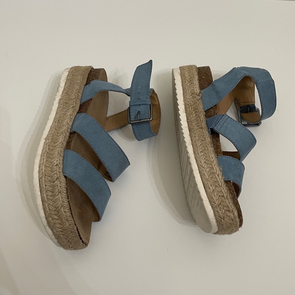 Shoes Sandals - Picture 2 of 7